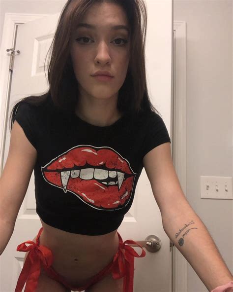 Skylar Mae Nude